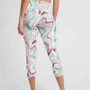 Ultimate Stash Pocket Printed Capri in Activate Marble!